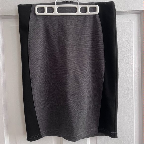 Forever 21 Pencil Skirt with zipper back. - Picture 2 of 5